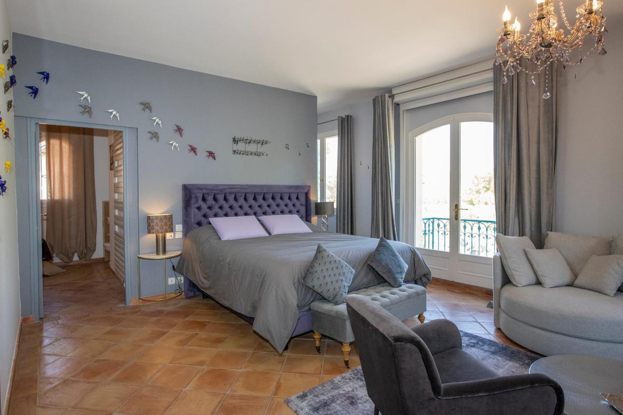 Deluxe King Suite